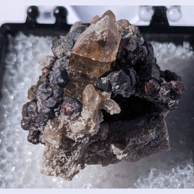 (TMMLS129) Garnet & Topaz, Searle Canyon Mine, Juab Co., Utah (garnettopaz01)