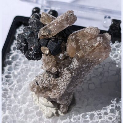 (TMMLS130) Garnet & Topaz, Searle Canyon Mine, Juab Co., Utah (garnettopaz02)