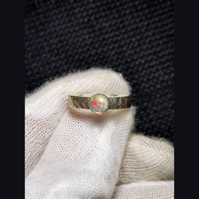 (TMMLS248) Sterling Silver Ring: Size 8 (0.44 ct) Lightning Ridge, Australian Opal