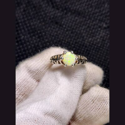(TMMLS249) Sterling Silver Ring: Size 8 (1.2 ct) White Cliff, Australian Opal