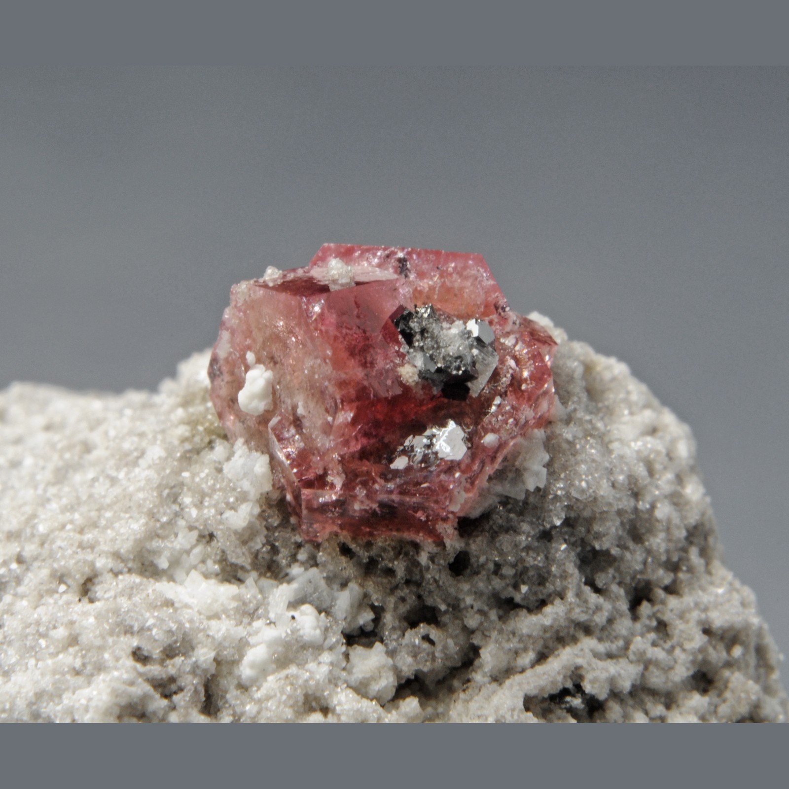(TMMLS207) Red Beryl & Bixbyite on Volcanic Rhyolite Matrix Thomas ...